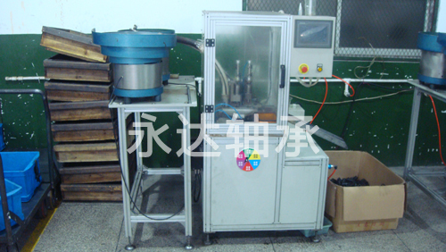 Automatic needle loading machine